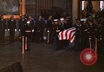 Immagine di Bandiera-drappeggiato scrigno di John Kennedy Washington DC USA, 1963, secondo 39 filmato di repertorio 65675039258