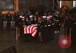 Immagine di Bandiera-drappeggiato scrigno di John Kennedy Washington DC USA, 1963, secondo 44 filmato di repertorio 65675039258