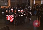 Immagine di Bandiera-drappeggiato scrigno di John Kennedy Washington DC USA, 1963, secondo 46 filmato di repertorio 65675039258