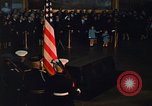 Immagine di Bandiera-drappeggiato scrigno di John Kennedy Washington DC USA, 1963, secondo 56 filmato di repertorio 65675039258