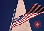 Standbild Flagge auf Halbmast Washington DC USA, 1963, aus Sekunde 55 historischem Filmmaterial Videoclip 65675039277