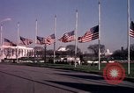 Standbild Flagge auf Halbmast Washington DC USA, 1963, aus Sekunde 57 historischem Filmmaterial Videoclip 65675039277