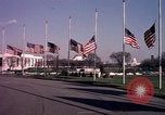 Standbild Flagge auf Halbmast Washington DC USA, 1963, aus Sekunde 61 historischem Filmmaterial Videoclip 65675039277