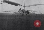 Standbild D'Ascanio D'AT3 Hubschrauber Ciampino Italien, 1930, aus Sekunde 14 historischem Filmmaterial Videoclip 65675039282