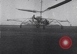 Standbild D'Ascanio D'AT3 Hubschrauber Ciampino Italien, 1930, aus Sekunde 15 historischem Filmmaterial Videoclip 65675039282