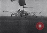 Standbild D'Ascanio D'AT3 Hubschrauber Ciampino Italien, 1930, aus Sekunde 17 historischem Filmmaterial Videoclip 65675039282