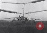 Standbild D'Ascanio D'AT3 Hubschrauber Ciampino Italien, 1930, aus Sekunde 26 historischem Filmmaterial Videoclip 65675039282