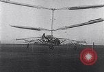Standbild D'Ascanio D'AT3 Hubschrauber Ciampino Italien, 1930, aus Sekunde 32 historischem Filmmaterial Videoclip 65675039282