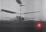 Standbild D'Ascanio D'AT3 Hubschrauber Ciampino Italien, 1930, aus Sekunde 40 historischem Filmmaterial Videoclip 65675039282