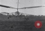 Standbild D'Ascanio D'AT3 Hubschrauber Ciampino Italien, 1930, aus Sekunde 56 historischem Filmmaterial Videoclip 65675039282