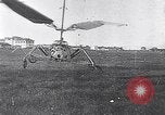 Standbild D'Ascanio D'AT3 Hubschrauber Ciampino Italien, 1930, aus Sekunde 57 historischem Filmmaterial Videoclip 65675039282