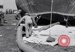 Immagine di Barrage palloncini Fort Lewis Washington USA, 1941, secondo 17 filmato di repertorio 65675039309