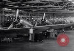 Standbild United States Army Flughafen Reparatur shop Duncan Field Texas USA, 1941, aus Sekunde 19 historischem Filmmaterial Videoclip 65675039314