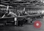 Standbild United States Army Flughafen Reparatur shop Duncan Field Texas USA, 1941, aus Sekunde 20 historischem Filmmaterial Videoclip 65675039314