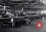 Standbild United States Army Flughafen Reparatur shop Duncan Field Texas USA, 1941, aus Sekunde 21 historischem Filmmaterial Videoclip 65675039314