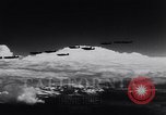 Standbild Flugzeuge Curtiss P-40C Mount Shasta California USA, 1941, aus Sekunde 5 historischem Filmmaterial Videoclip 65675039317