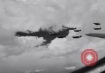 Standbild Flugzeuge Curtiss P-40C Mount Shasta California USA, 1941, aus Sekunde 6 historischem Filmmaterial Videoclip 65675039317