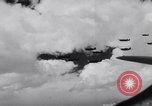 Standbild Flugzeuge Curtiss P-40C Mount Shasta California USA, 1941, aus Sekunde 8 historischem Filmmaterial Videoclip 65675039317
