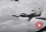 Standbild Flugzeuge Curtiss P-40C Mount Shasta California USA, 1941, aus Sekunde 11 historischem Filmmaterial Videoclip 65675039317