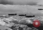 Standbild Flugzeuge Curtiss P-40C Mount Shasta California USA, 1941, aus Sekunde 12 historischem Filmmaterial Videoclip 65675039317
