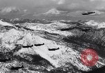 Standbild Flugzeuge Curtiss P-40C Mount Shasta California USA, 1941, aus Sekunde 21 historischem Filmmaterial Videoclip 65675039317