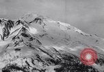Standbild Flugzeuge Curtiss P-40C Mount Shasta California USA, 1941, aus Sekunde 25 historischem Filmmaterial Videoclip 65675039317
