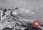 Standbild Flugzeuge Curtiss P-40C Mount Shasta California USA, 1941, aus Sekunde 26 historischem Filmmaterial Videoclip 65675039317
