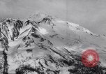 Standbild Flugzeuge Curtiss P-40C Mount Shasta California USA, 1941, aus Sekunde 28 historischem Filmmaterial Videoclip 65675039317