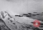 Standbild Flugzeuge Curtiss P-40C Mount Shasta California USA, 1941, aus Sekunde 30 historischem Filmmaterial Videoclip 65675039317