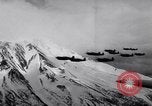Standbild Flugzeuge Curtiss P-40C Mount Shasta California USA, 1941, aus Sekunde 31 historischem Filmmaterial Videoclip 65675039317