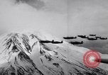 Standbild Flugzeuge Curtiss P-40C Mount Shasta California USA, 1941, aus Sekunde 33 historischem Filmmaterial Videoclip 65675039317