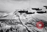 Standbild Flugzeuge Curtiss P-40C Mount Shasta California USA, 1941, aus Sekunde 36 historischem Filmmaterial Videoclip 65675039317