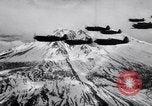 Standbild Flugzeuge Curtiss P-40C Mount Shasta California USA, 1941, aus Sekunde 38 historischem Filmmaterial Videoclip 65675039317
