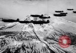Standbild Flugzeuge Curtiss P-40C Mount Shasta California USA, 1941, aus Sekunde 40 historischem Filmmaterial Videoclip 65675039317
