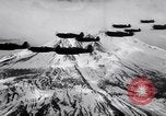 Standbild Flugzeuge Curtiss P-40C Mount Shasta California USA, 1941, aus Sekunde 41 historischem Filmmaterial Videoclip 65675039317
