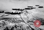 Standbild Flugzeuge Curtiss P-40C Mount Shasta California USA, 1941, aus Sekunde 42 historischem Filmmaterial Videoclip 65675039317