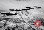 Standbild Flugzeuge Curtiss P-40C Mount Shasta California USA, 1941, aus Sekunde 43 historischem Filmmaterial Videoclip 65675039317