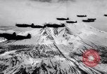 Standbild Flugzeuge Curtiss P-40C Mount Shasta California USA, 1941, aus Sekunde 44 historischem Filmmaterial Videoclip 65675039317