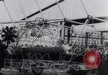 Image Igor Sikorsky VS-300 record du monde Stratford Connecticut USA, 1941, de la seconde 37 séquences d'archives historiques vidéo 65675039323