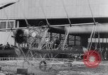 Image Igor Sikorsky VS-300 record du monde Stratford Connecticut USA, 1941, de la seconde 42 séquences d'archives historiques vidéo 65675039323