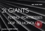 Standbild Flugzeuge B-17DS Hickham Field Honolulu Hawaii USA, 1941, aus Sekunde 3 historischem Filmmaterial Videoclip 65675039330