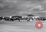 Standbild Flugzeuge B-17DS Hickham Field Honolulu Hawaii USA, 1941, aus Sekunde 13 historischem Filmmaterial Videoclip 65675039330