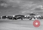 Standbild Flugzeuge B-17DS Hickham Field Honolulu Hawaii USA, 1941, aus Sekunde 15 historischem Filmmaterial Videoclip 65675039330
