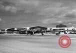 Standbild Flugzeuge B-17DS Hickham Field Honolulu Hawaii USA, 1941, aus Sekunde 16 historischem Filmmaterial Videoclip 65675039330