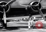 Standbild Flugzeuge B-17DS Hickham Field Honolulu Hawaii USA, 1941, aus Sekunde 23 historischem Filmmaterial Videoclip 65675039330