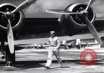 Standbild Flugzeuge B-17DS Hickham Field Honolulu Hawaii USA, 1941, aus Sekunde 24 historischem Filmmaterial Videoclip 65675039330
