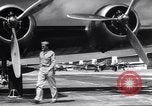 Standbild Flugzeuge B-17DS Hickham Field Honolulu Hawaii USA, 1941, aus Sekunde 25 historischem Filmmaterial Videoclip 65675039330
