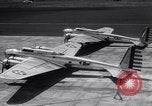 Standbild Flugzeuge B-17DS Hickham Field Honolulu Hawaii USA, 1941, aus Sekunde 27 historischem Filmmaterial Videoclip 65675039330