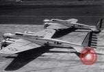 Standbild Flugzeuge B-17DS Hickham Field Honolulu Hawaii USA, 1941, aus Sekunde 30 historischem Filmmaterial Videoclip 65675039330