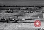 Standbild Flugzeuge B-17DS Hickham Field Honolulu Hawaii USA, 1941, aus Sekunde 31 historischem Filmmaterial Videoclip 65675039330
